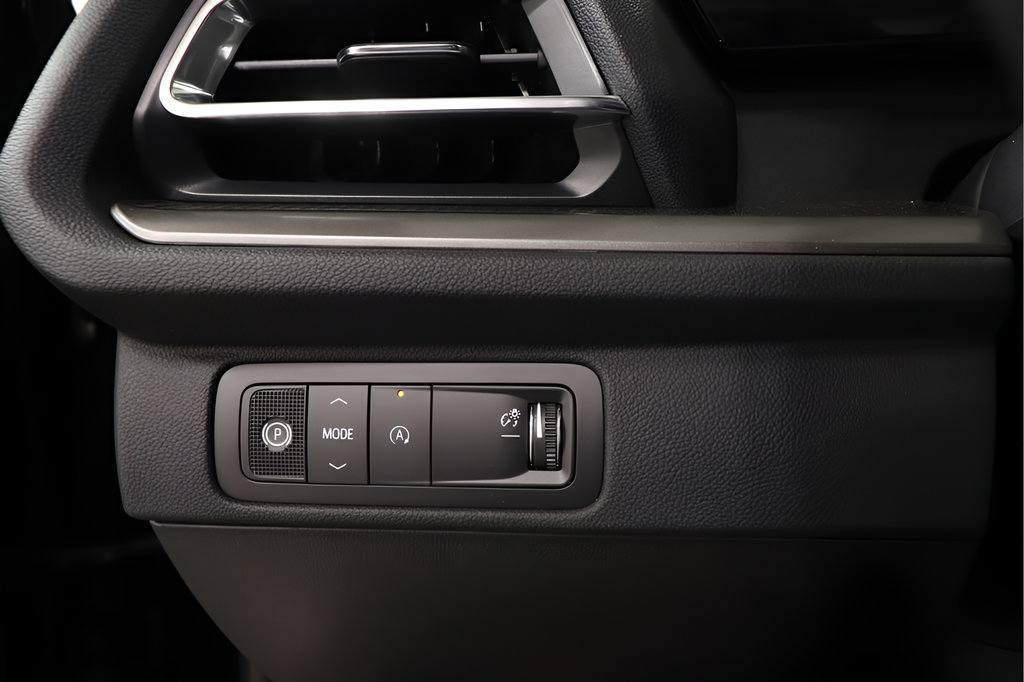 New 2027 Chevrolet Traverse LT w/ Midnight/Sport Edition FWD image 18