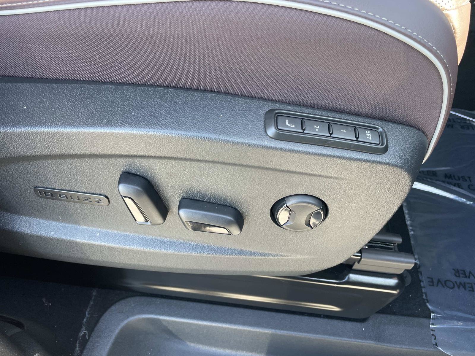 Certified 2025 Volkswagen ID. Buzz Pro S RWD image 28