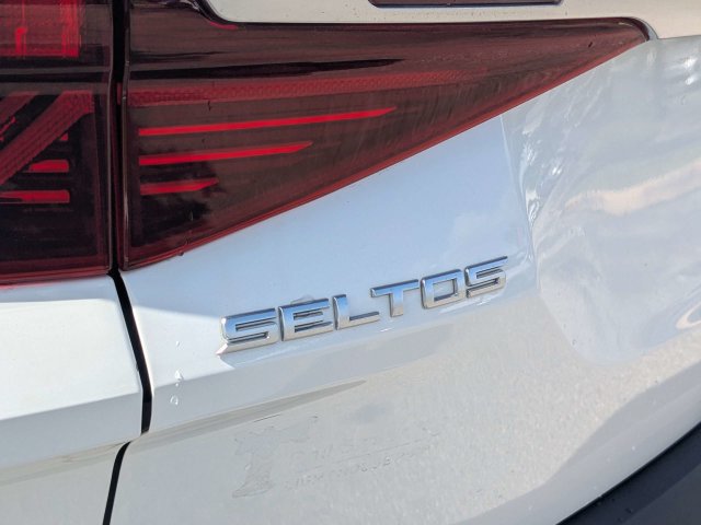 Used 2023 Kia Seltos S w/ Navigation Package FWD image 11