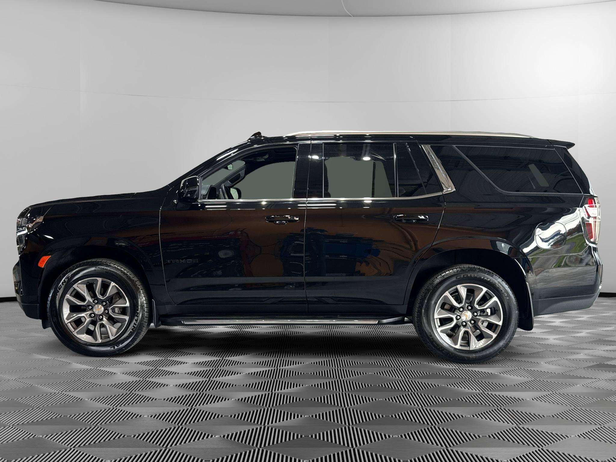 Used 2024 Chevrolet Tahoe LT w/ LT Signature Plus Package AWD/4WD image 2