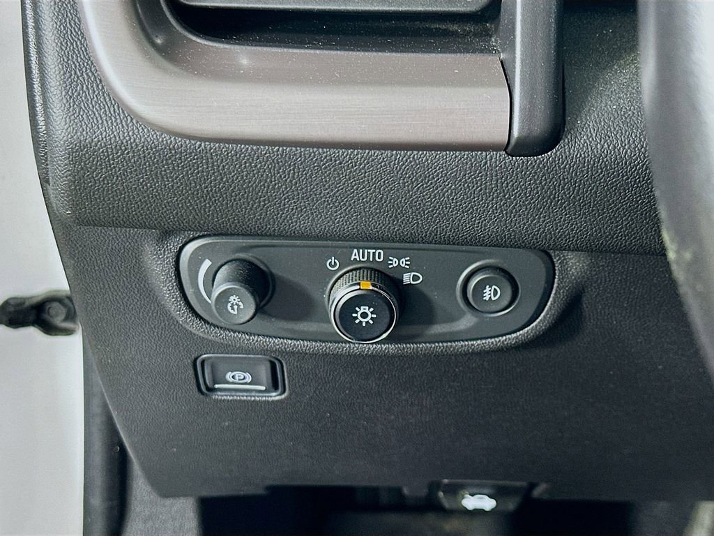 Used 2022 GMC Terrain AT4 image 22