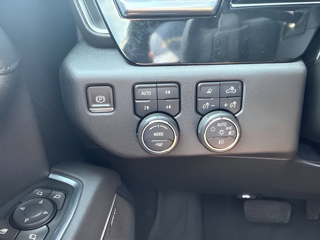 Used 2023 Chevrolet Silverado 1500 High Country AWD/4WD image 14