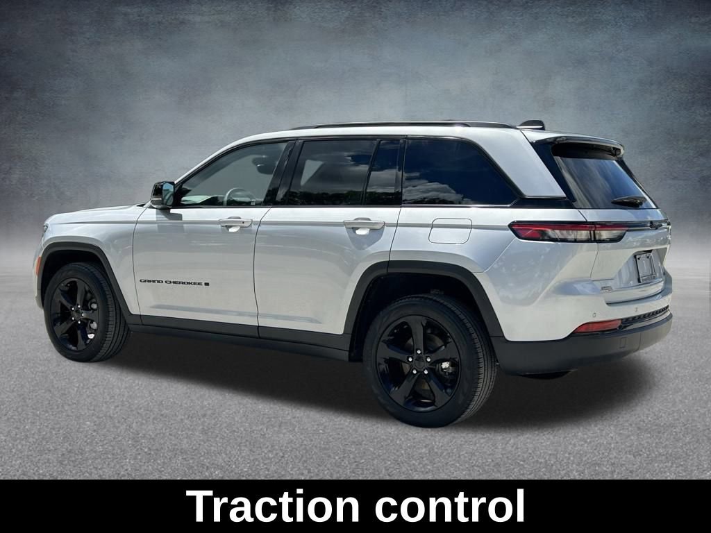 Certified 2024 Jeep Grand Cherokee Limited w/ Black Appearance Package image 9