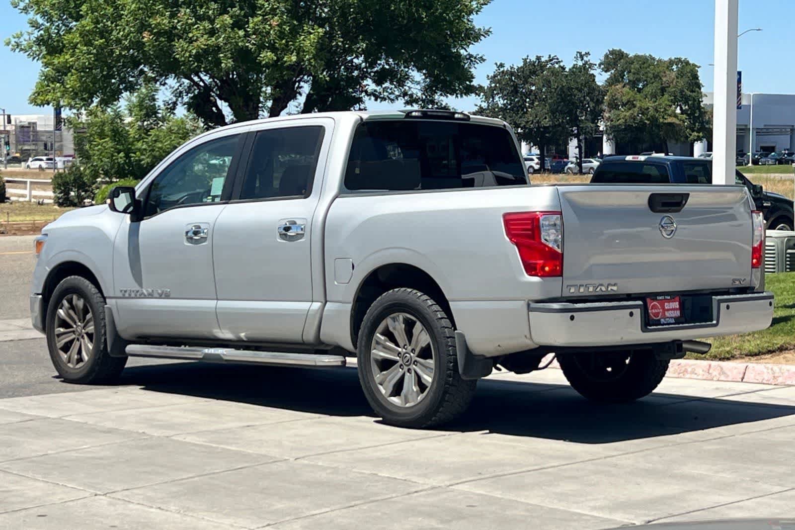 Used 2018 Nissan Titan SV w/ SV Convenience Package RWD image 7