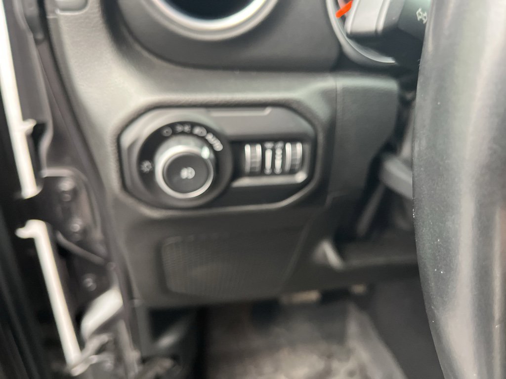 Used 2018 Jeep Wrangler Unlimited Sahara image 10