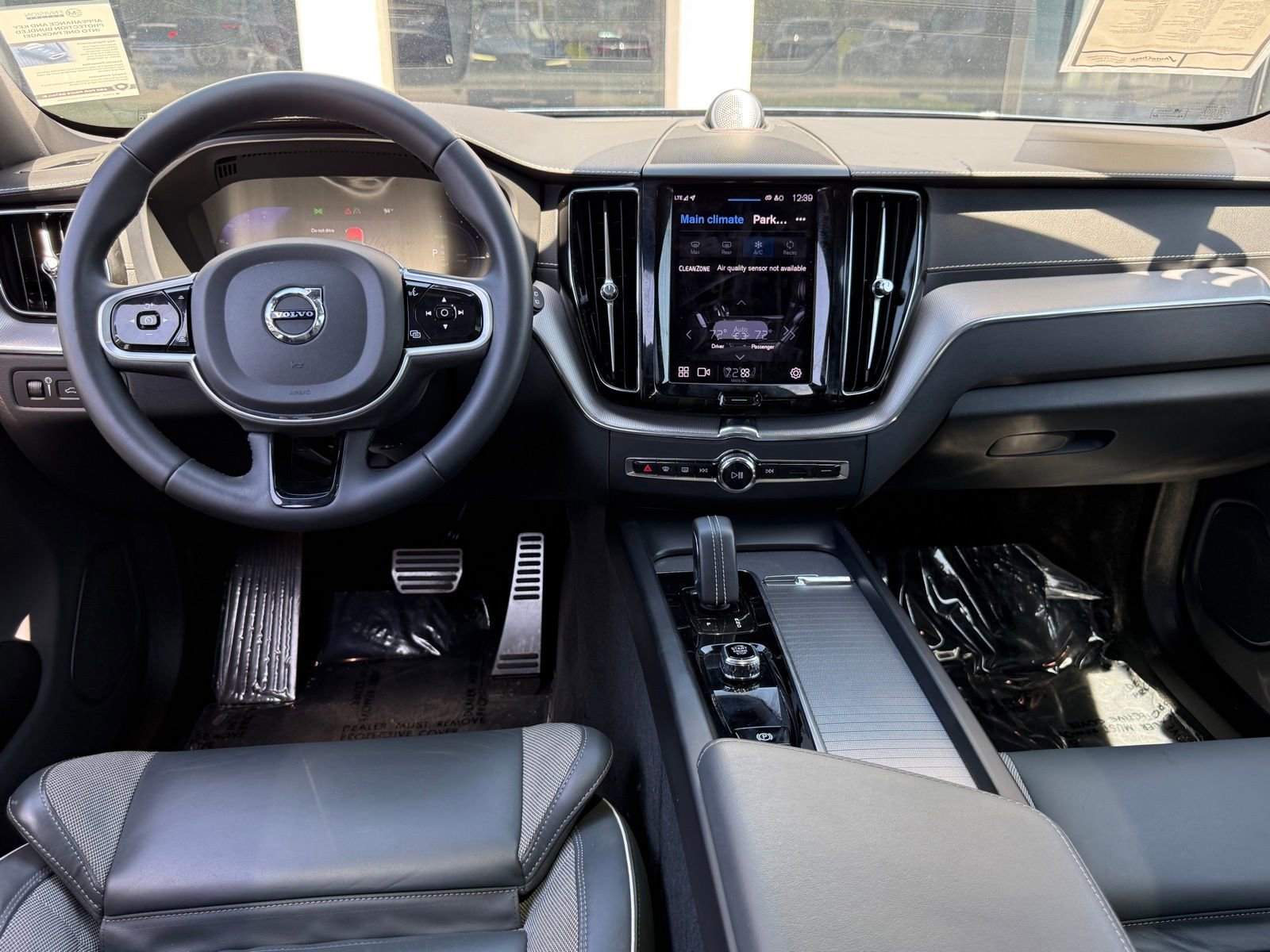 Used 2022 Volvo XC60 T8 R-Design w/ Advanced Package image 39