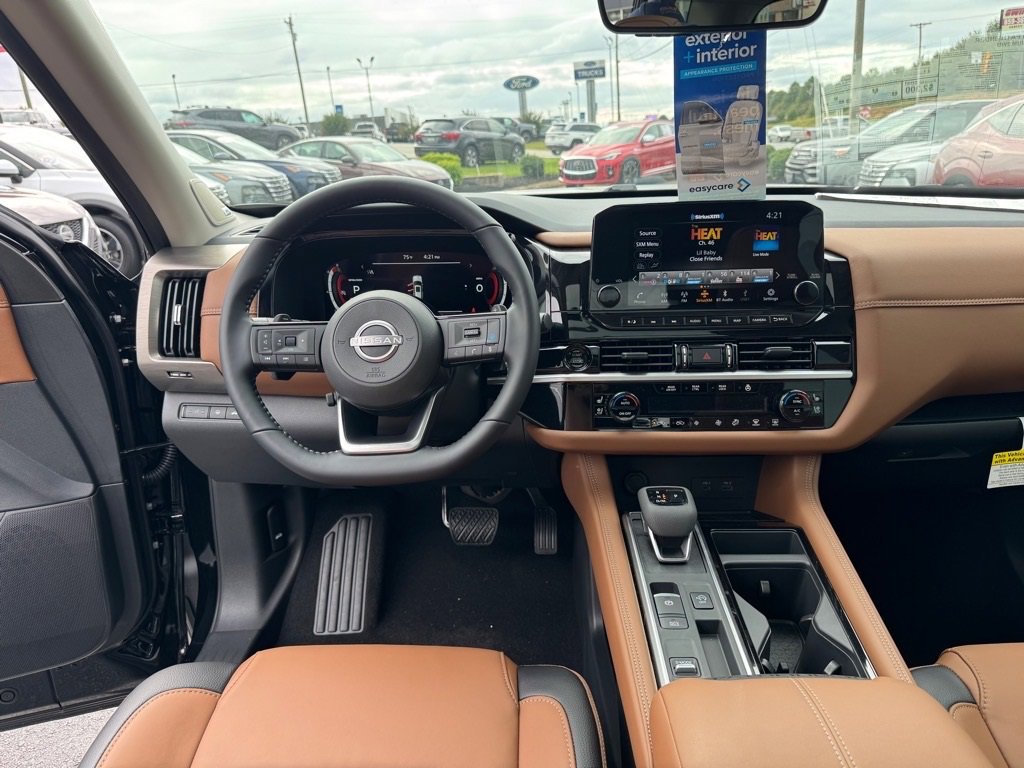 New 2025 Nissan Pathfinder Platinum image 14