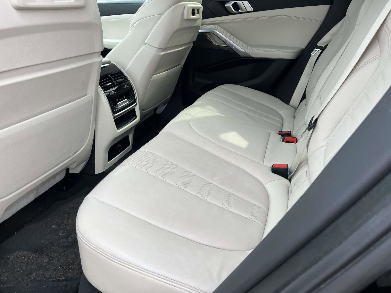 Used 2022 BMW X6 xDrive40i image 16