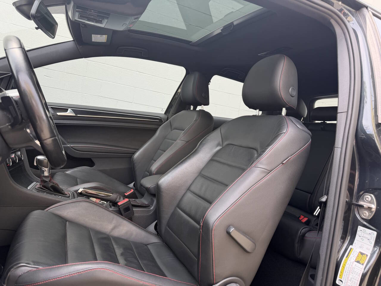 Used 2016 Volkswagen GTI SE FWD image 19