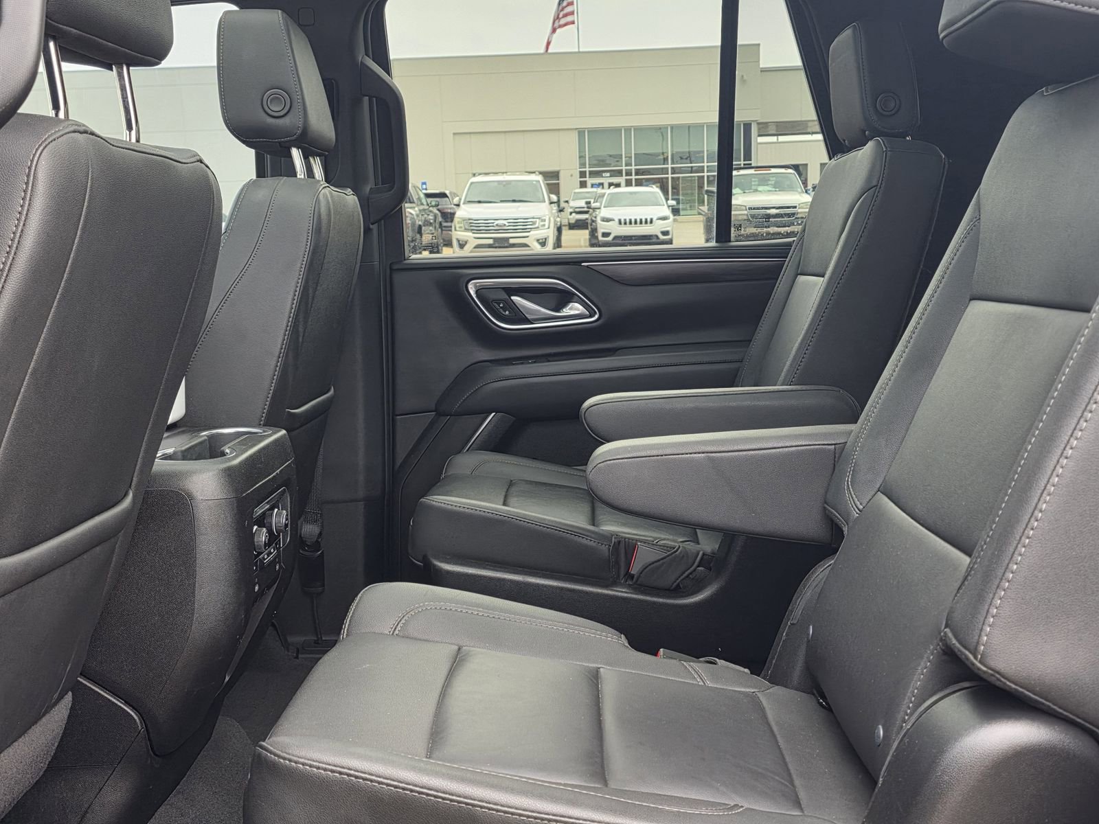 Used 2024 Chevrolet Tahoe Z71 w/ Luxury Package AWD/4WD image 26