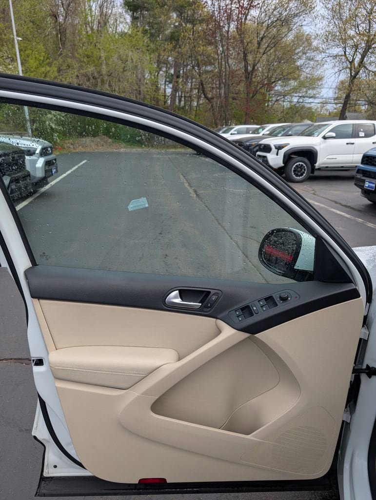 Used 2017 Volkswagen Tiguan S AWD/4WD image 12