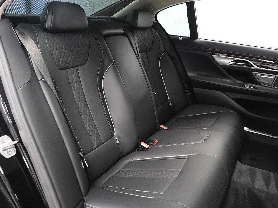 Used 2017 BMW 750i RWD image 14