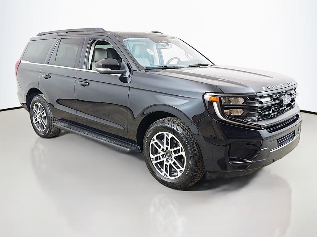 Used 2025 Ford Expedition Active image 2