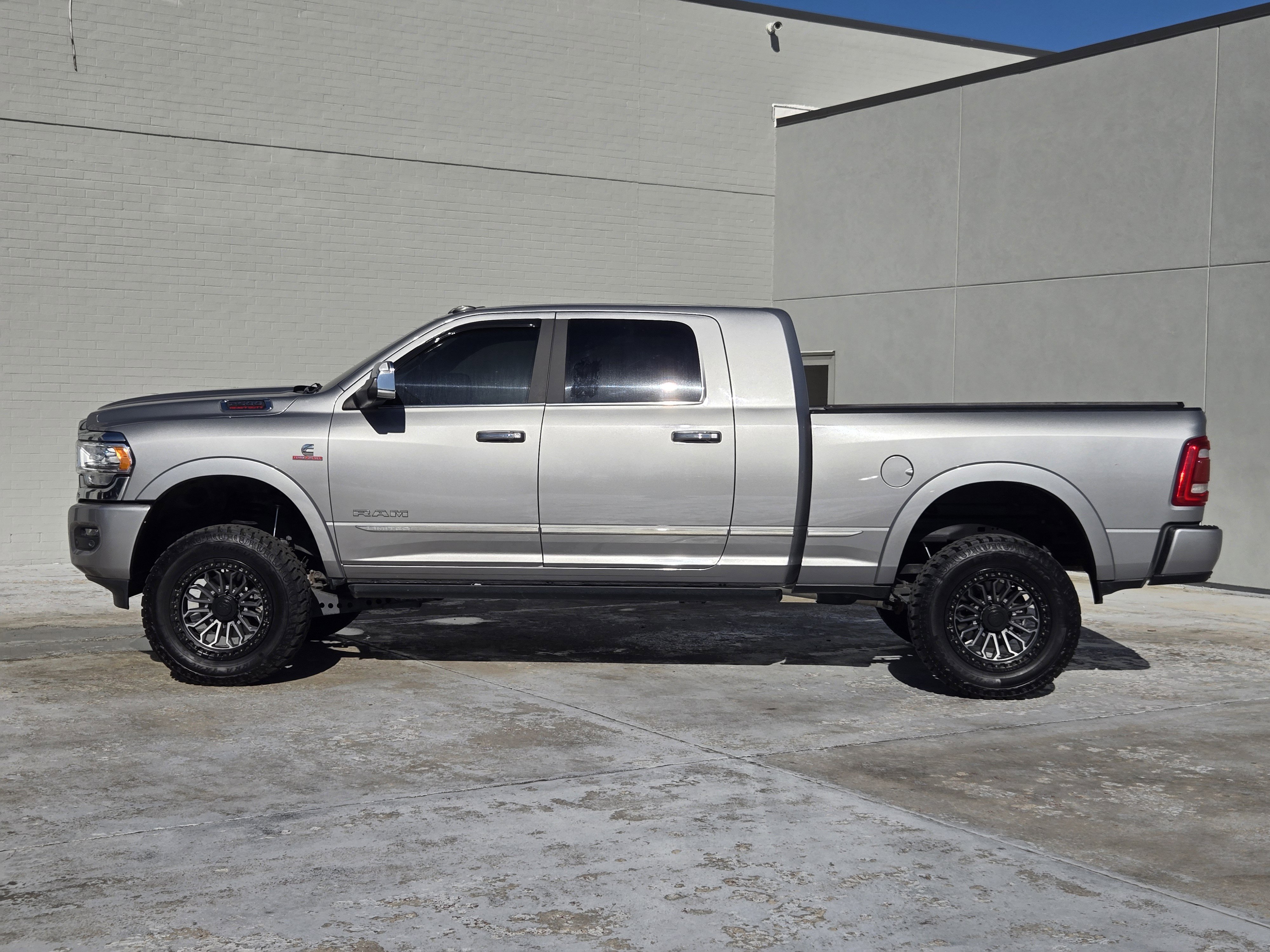 Used 2022 RAM 2500 Limited image 5