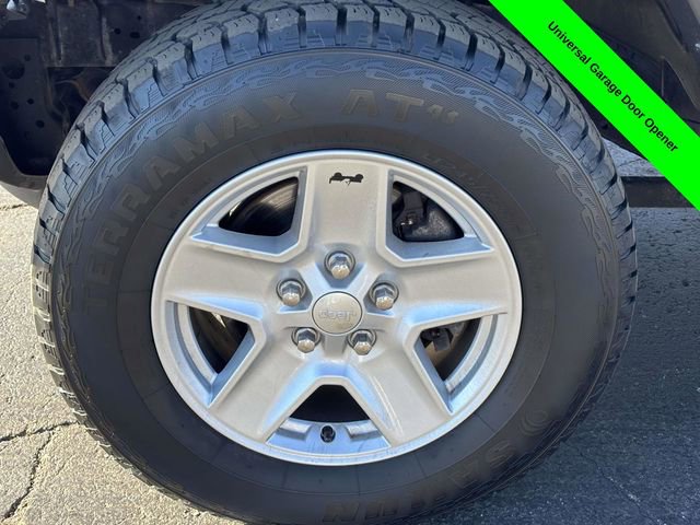 Used 2020 Jeep Gladiator Sport w/ Quick Order Package 24S image 32