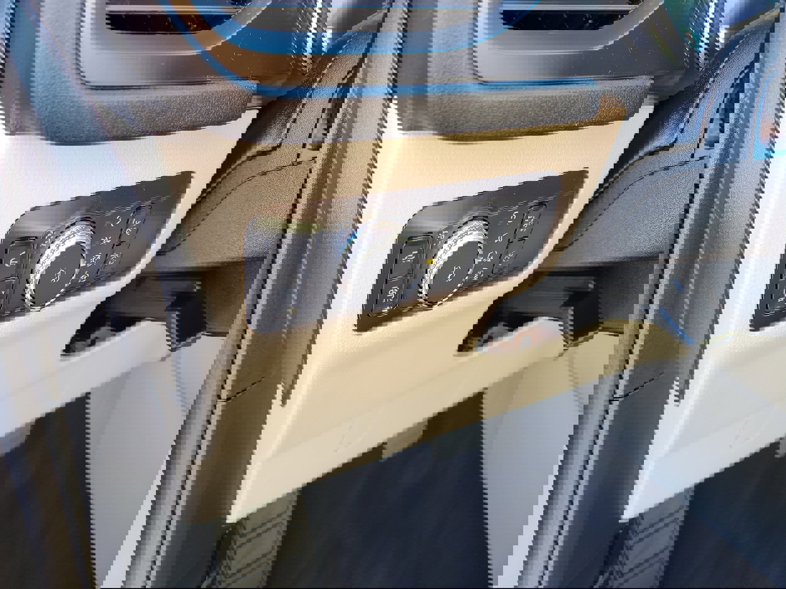 Certified 2022 Ford Escape Titanium image 21