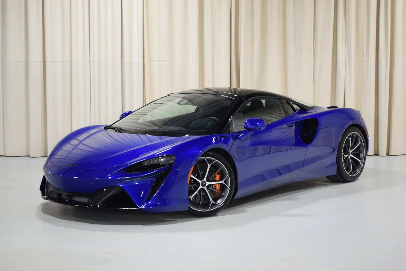 New 2026 McLaren Artura image 1