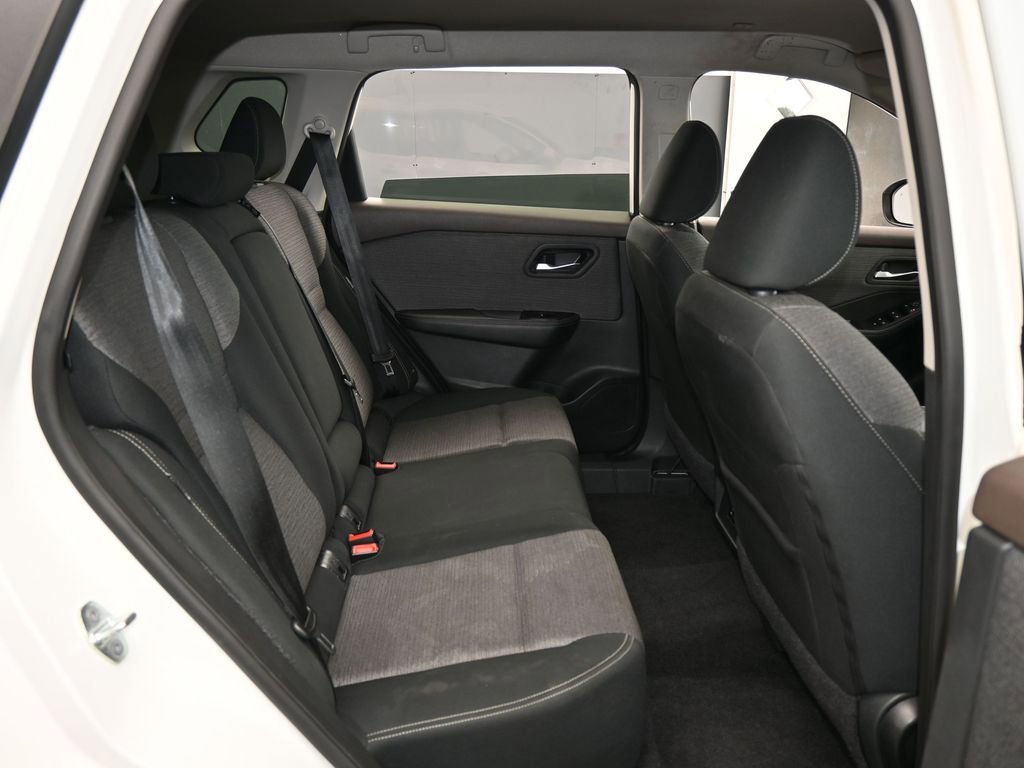 Used 2023 Nissan Rogue SV image 40