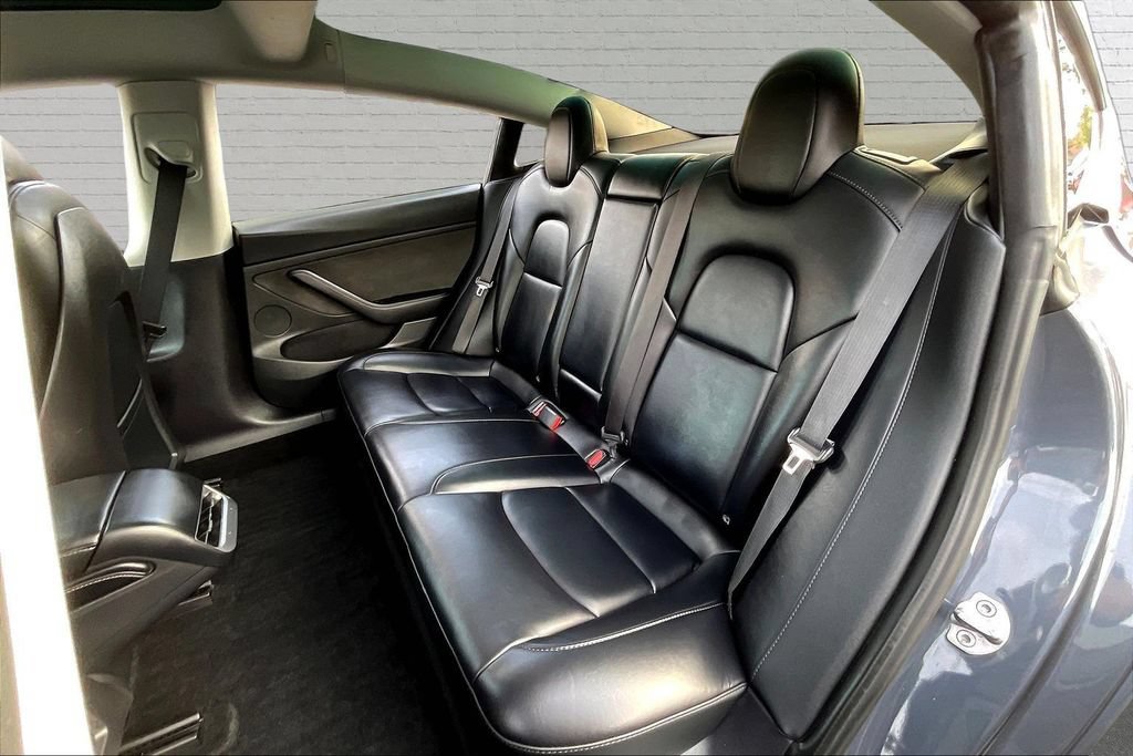 Used 2022 Tesla Model 3 Standard Range RWD image 18