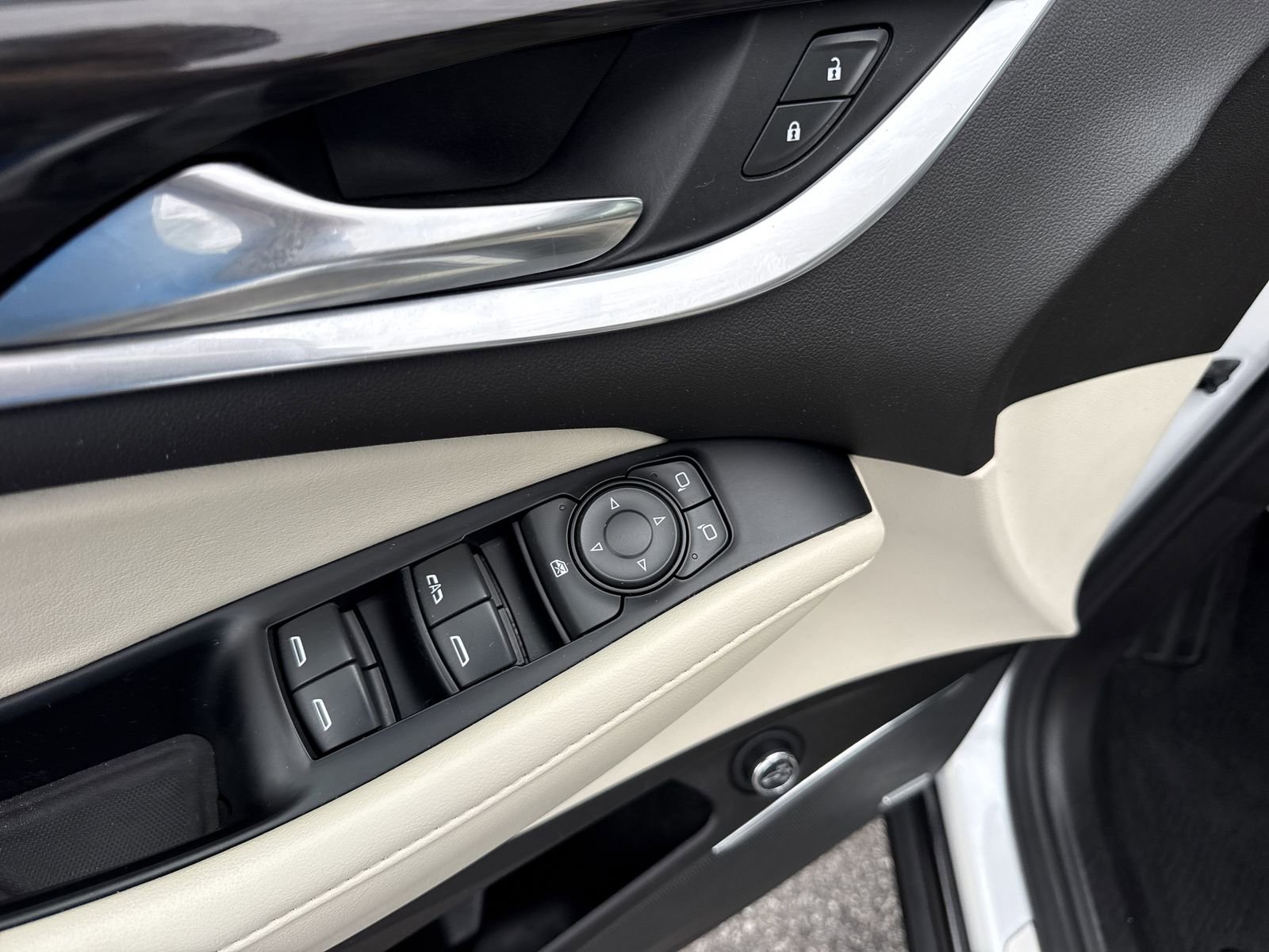 Used 2023 Buick Enclave Essence w/ Experience Buick Package image 16