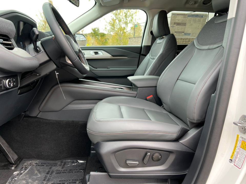 Used 2026 Ford Explorer Active w/ Active Comfort Package image 4