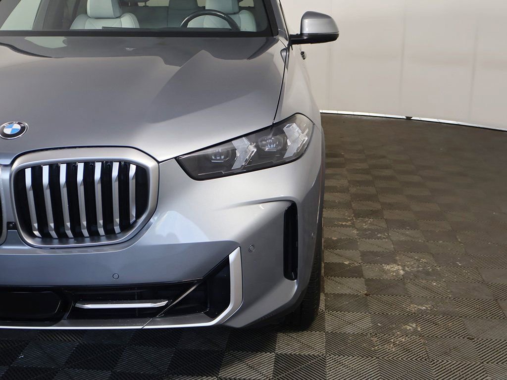 Used 2024 BMW X5 xDrive40i w/ Parking Assistance Package AWD/4WD image 14
