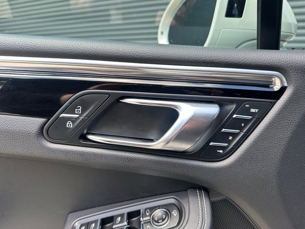 Certified 2023 Porsche Macan AWD/4WD image 20