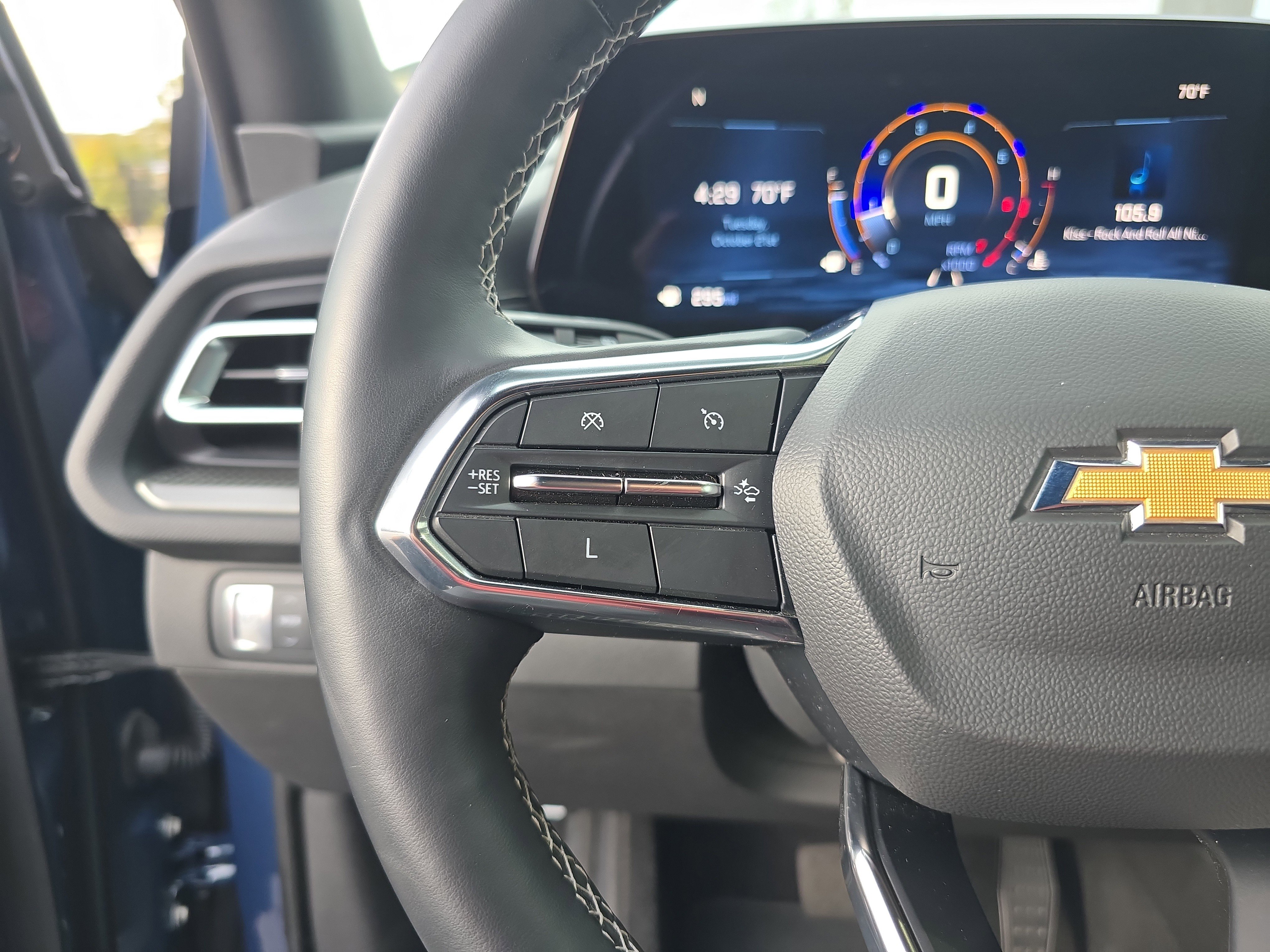 Used 2025 Chevrolet Traverse LT image 35