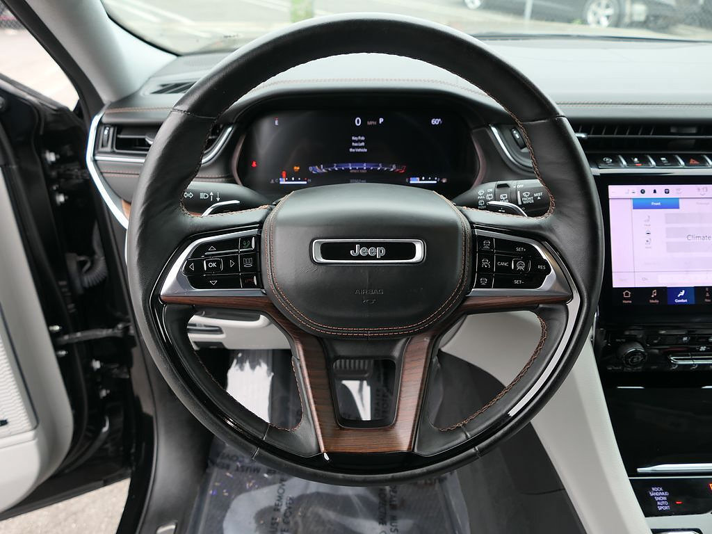 Used 2023 Jeep Grand Cherokee Summit w/ Luxury Tech Group V AWD/4WD image 16