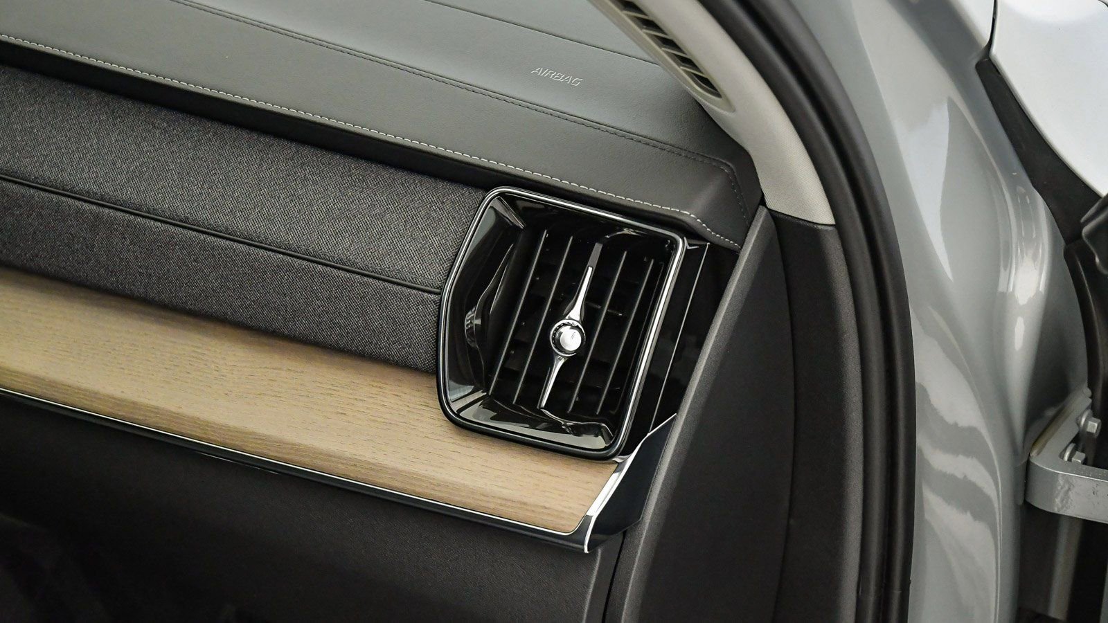 Certified 2025 Volvo XC90 B6 Core w/ Protection Package Premier image 16