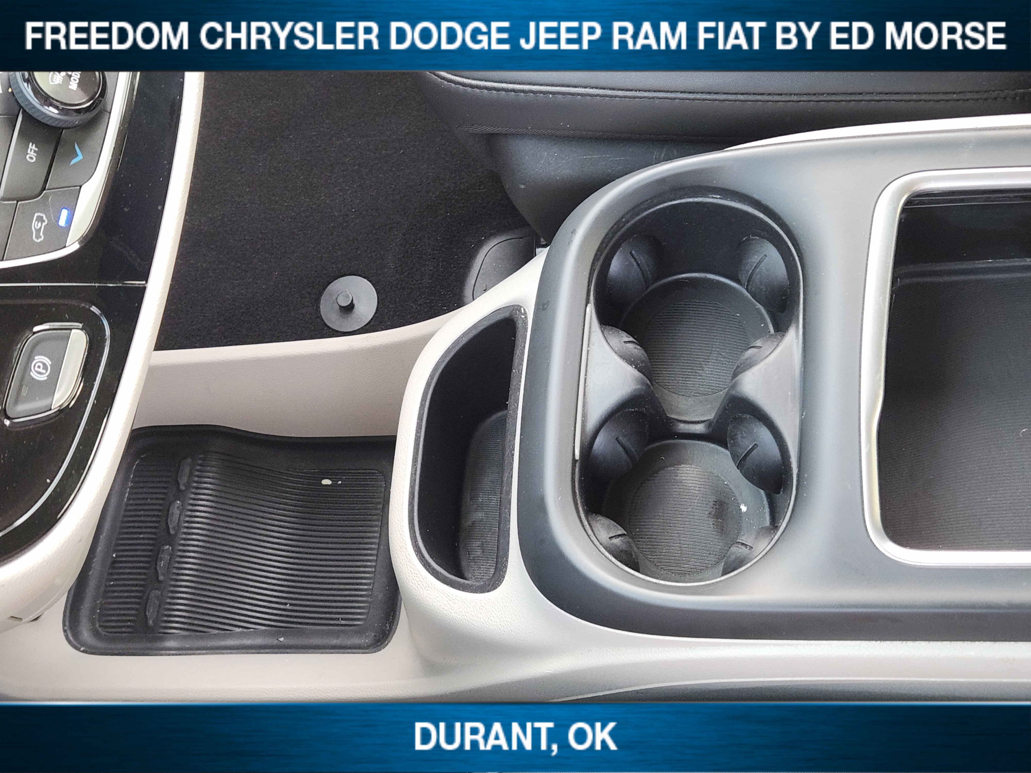 Used 2024 Chrysler Pacifica Touring-L image 16