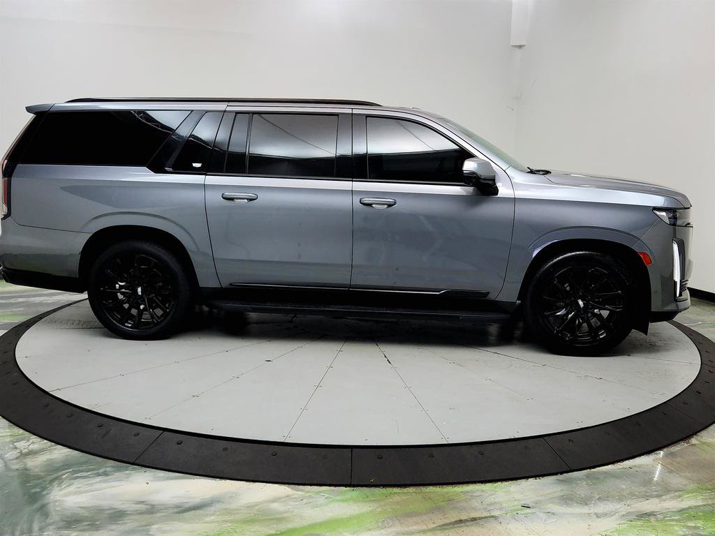 Used 2022 Cadillac Escalade ESV Sport Platinum w/ LPO, ONYX Package AWD/4WD image 4