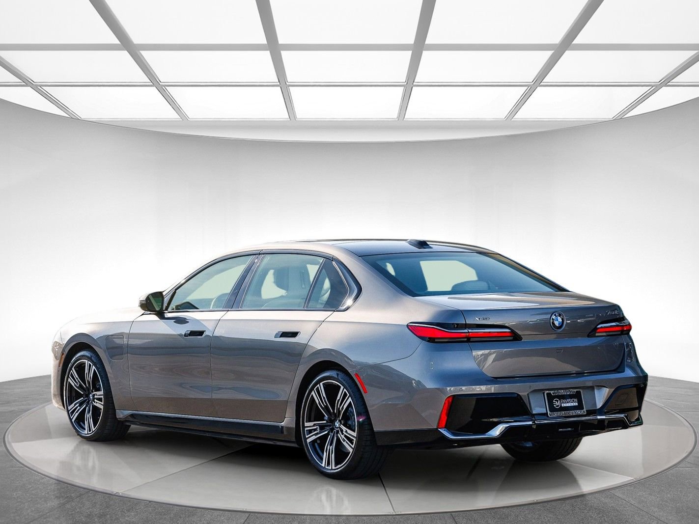 Used 2026 BMW 750e xDrive image 2