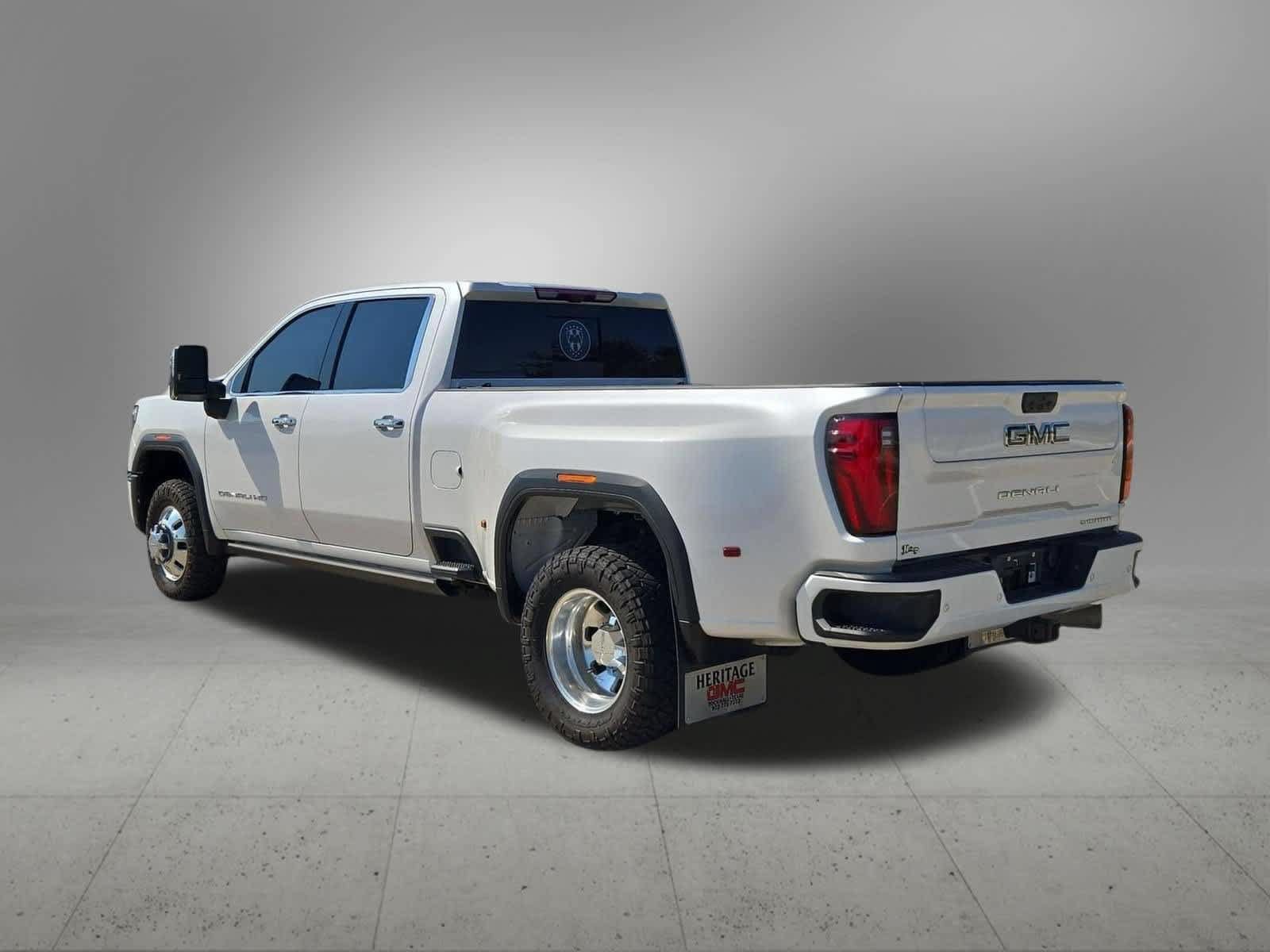 Used 2024 GMC Sierra 3500 Denali Ultimate AWD/4WD image 4