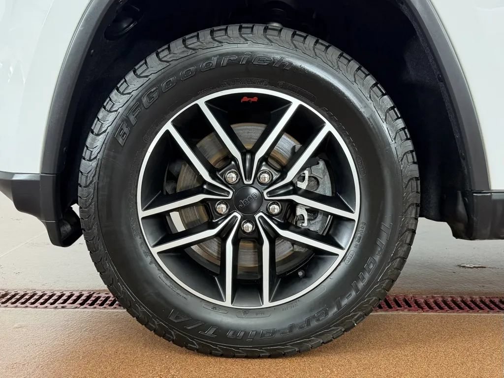 Used 2021 Jeep Grand Cherokee Trailhawk AWD/4WD image 8