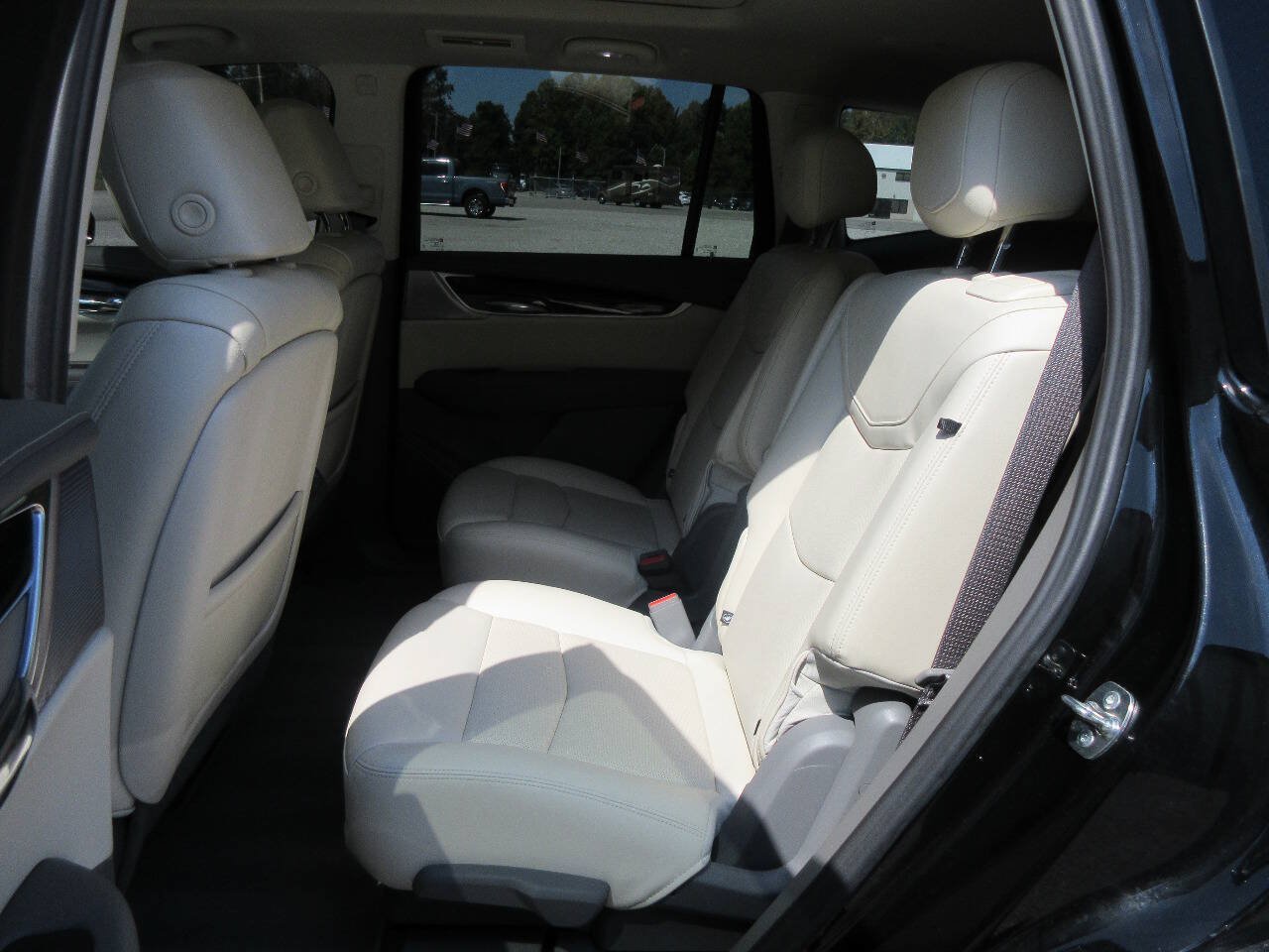 Used 2025 Cadillac XT6 Premium Luxury w/ Technology Package FWD image 14