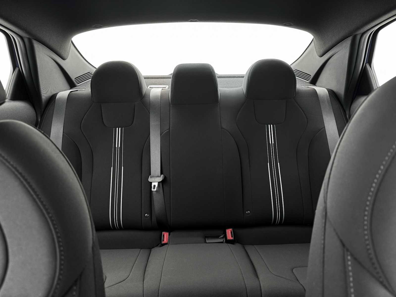 Certified 2025 Hyundai Elantra Sport image 31