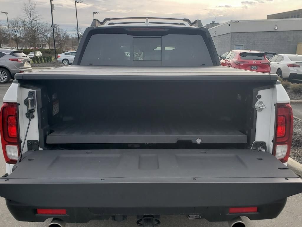 Used 2025 Honda Ridgeline Black Edition image 9