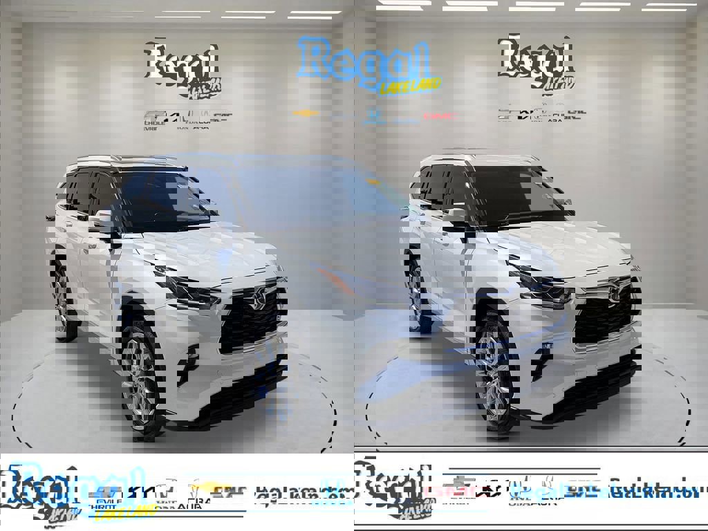 Used 2023 Toyota Highlander Limited image 1