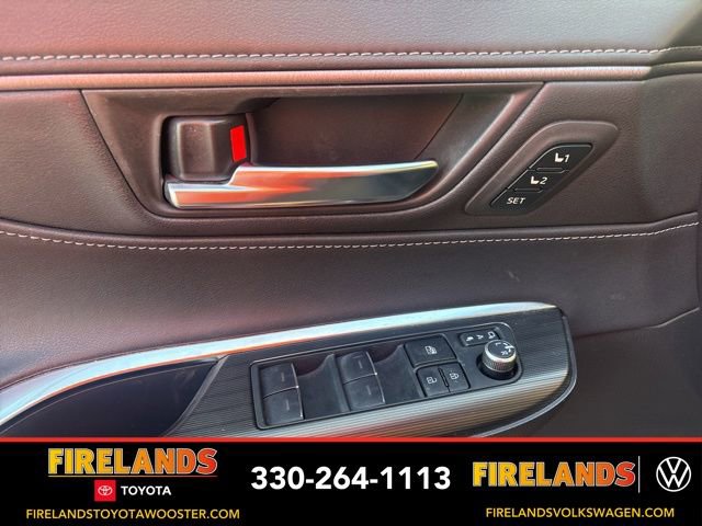 Used 2023 Toyota Venza Limited image 10