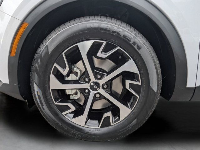 Certified 2025 Kia Sportage EX FWD image 10