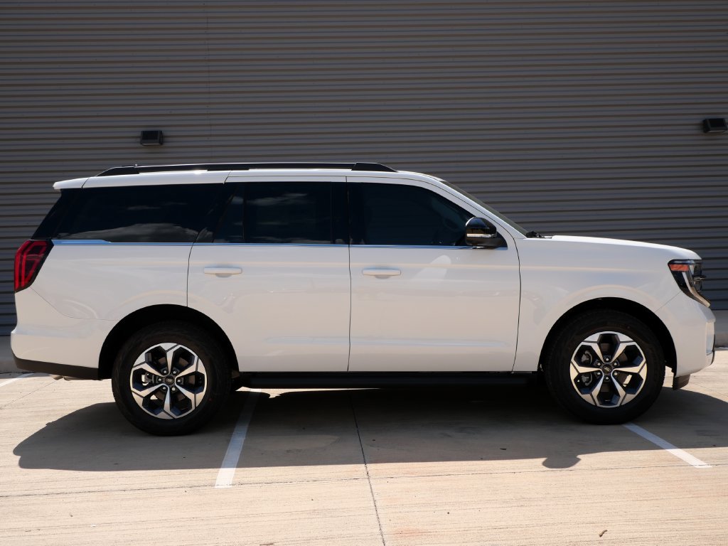 New 2027 Ford Expedition Active AWD/4WD image 2