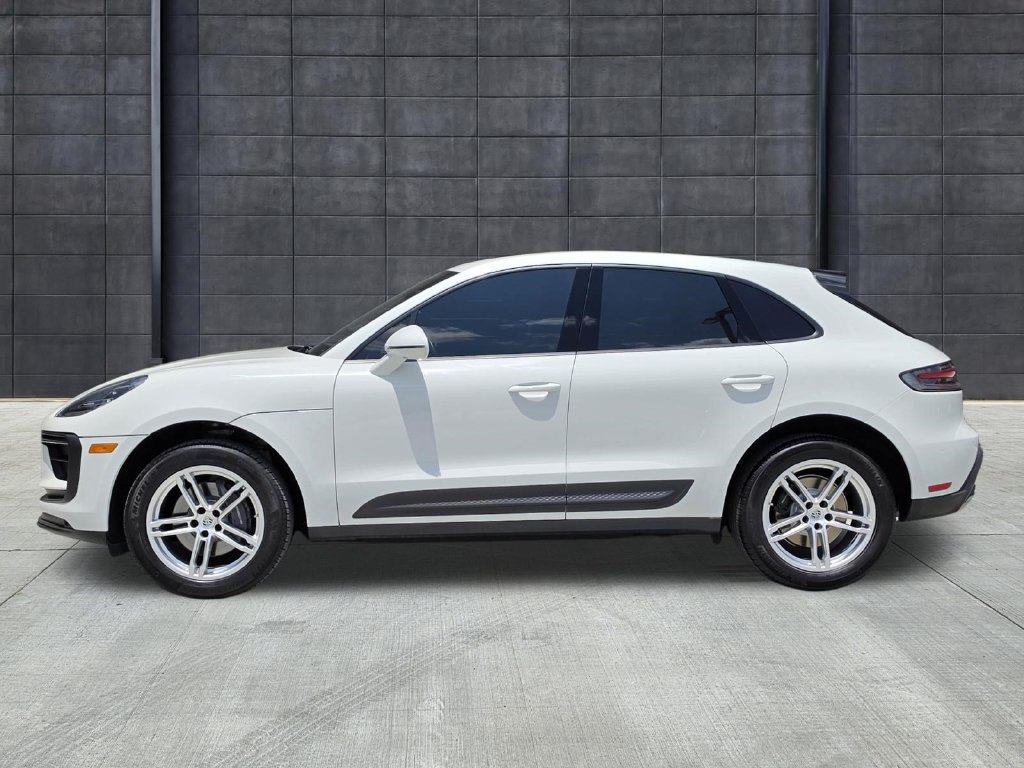 Certified 2023 Porsche Macan AWD/4WD image 2