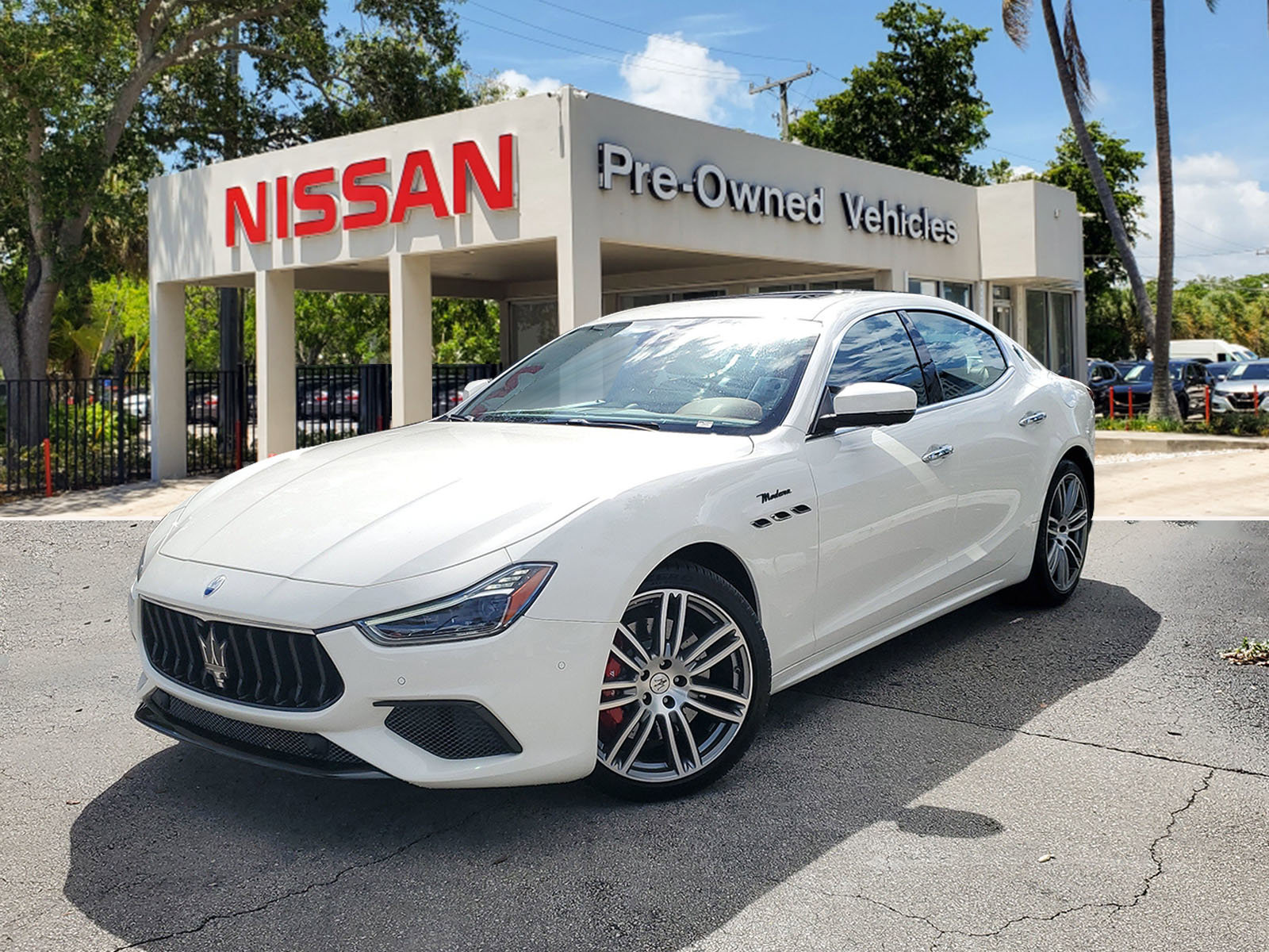 Used 2022 Maserati Ghibli Modena image 1