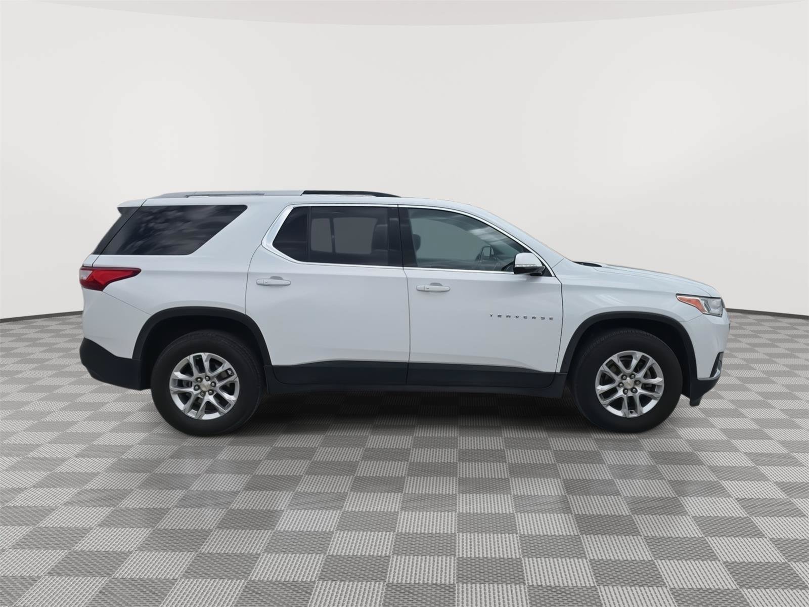 Used 2018 Chevrolet Traverse LT FWD image 5