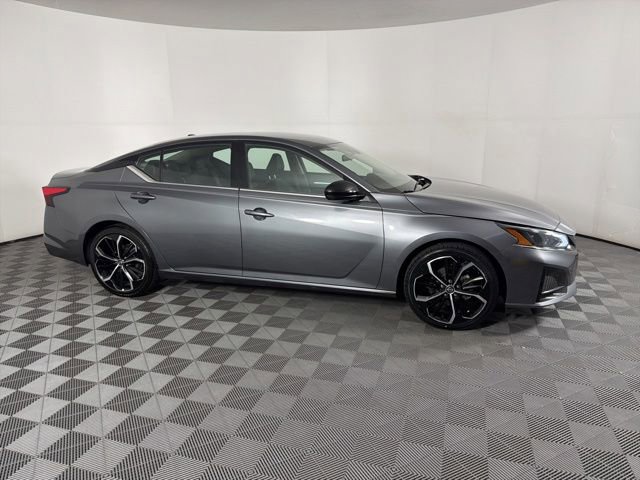 Used 2024 Nissan Altima 2.5 SR FWD image 5