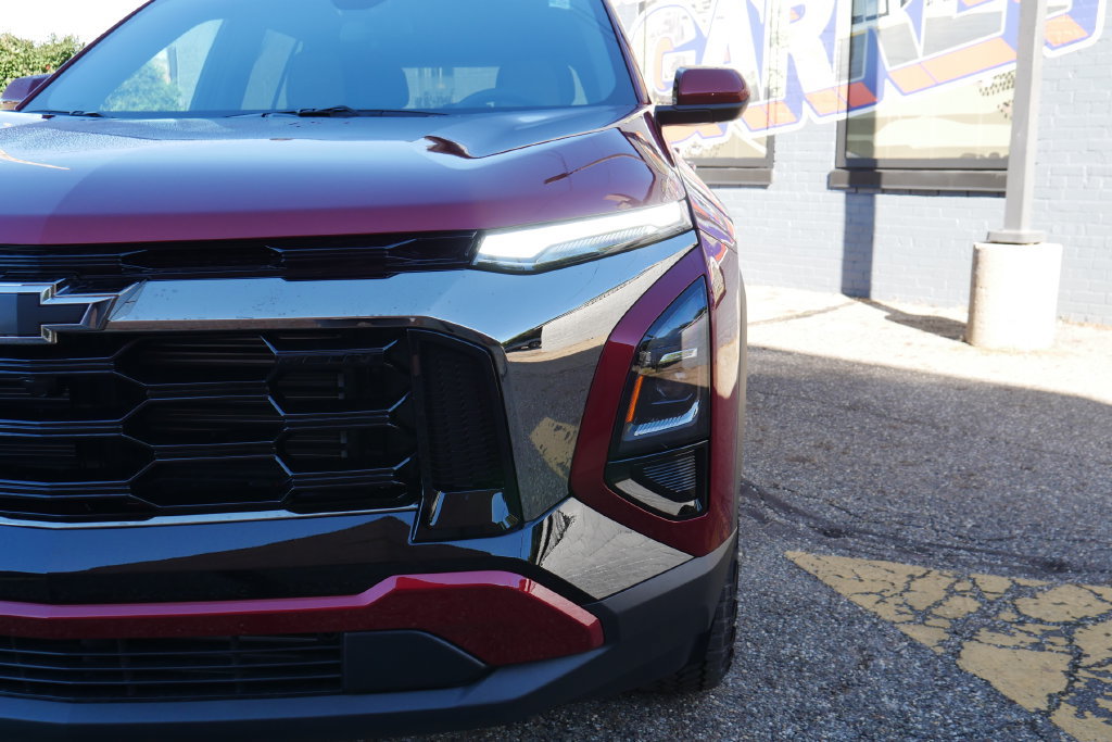 New 2027 Chevrolet Equinox ACTIV w/ Convenience Package III AWD/4WD image 3