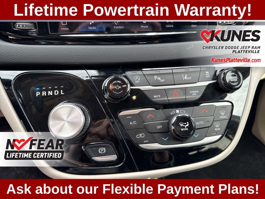 Used 2023 Chrysler Pacifica Touring-L image 23