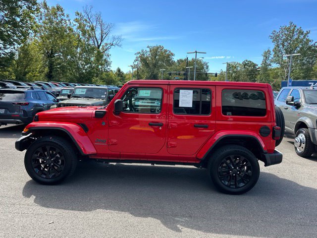 Used 2025 Jeep Wrangler Unlimited Sahara w/ Safety Group AWD/4WD image 24