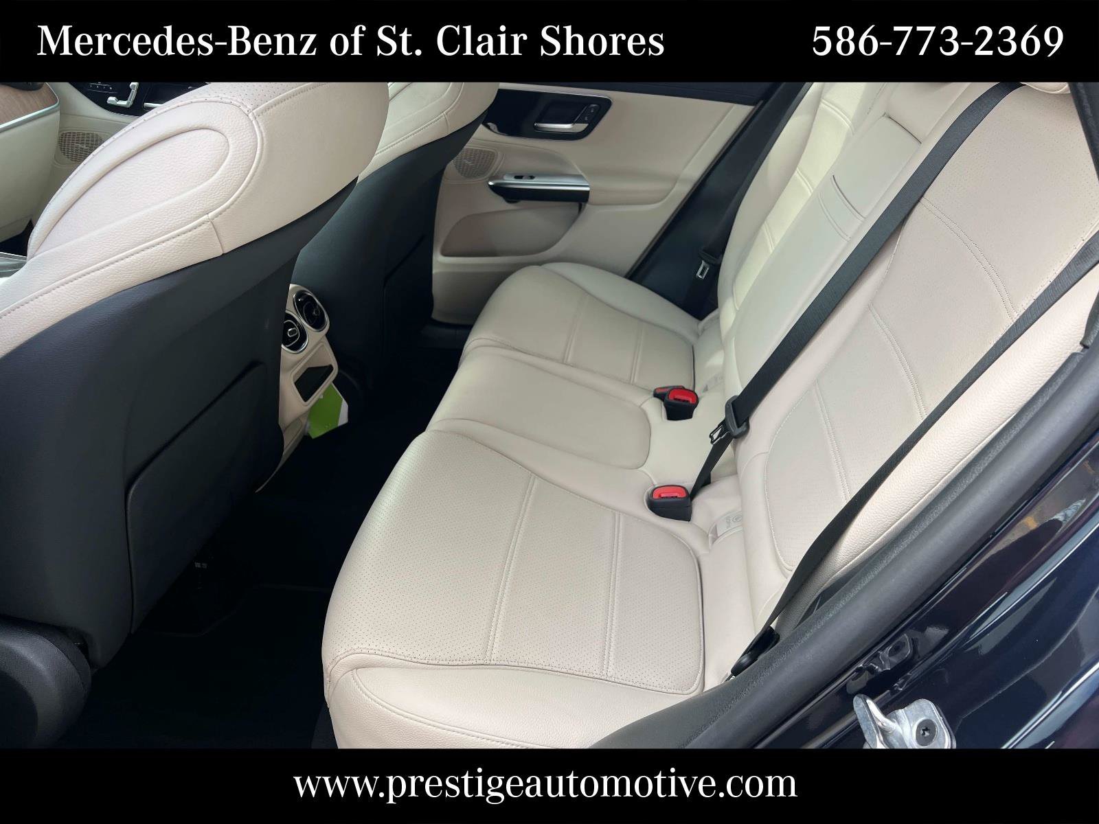 Used 2023 Mercedes-Benz GLC 300 4MATIC image 12